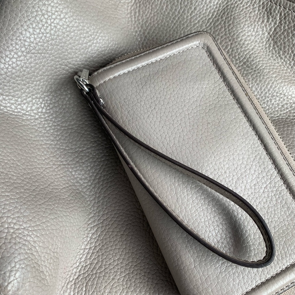 Michael Kor Purse with matching wallet only used 5 month!